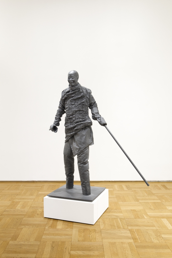 Juan Muñoz Walking with a pointing stick, 2001