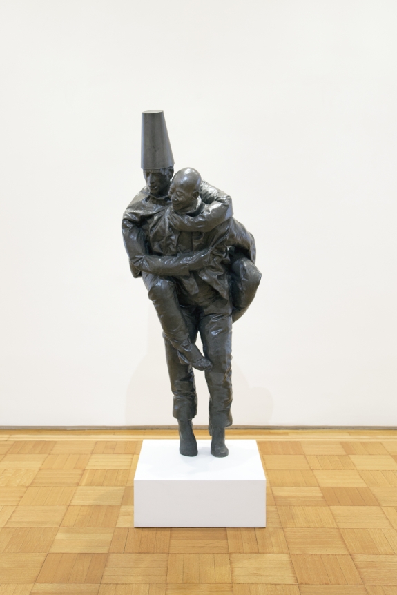 Juan Muñoz Piggyback (Caucasian Piggyback on Chinese), 1997