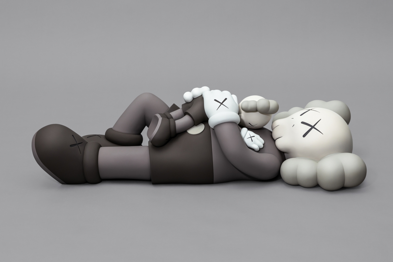 KAWS HOLIDAY (4) 2020 aluminum, paint