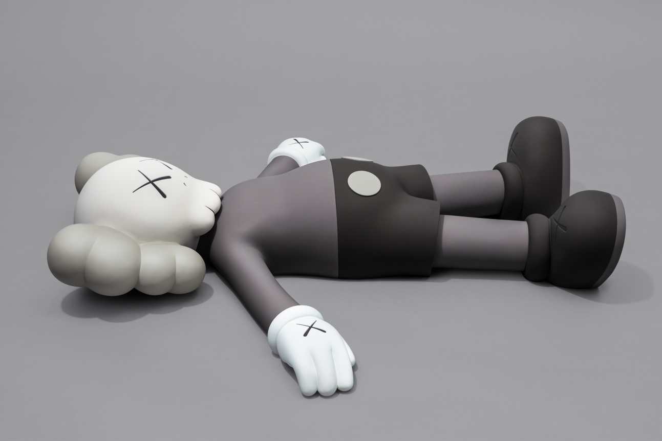 KAWS HOLIDAY (1) 2020 aluminum, paint