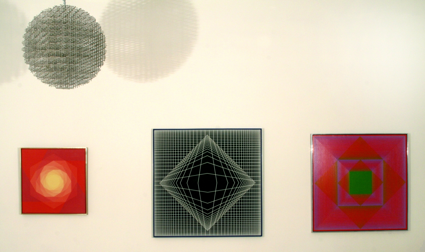 HANNES BECKMANN, Spiral Development, 1966; VICTOR VASARELY, Boreal Neg, 1973; RICHARD ANUSZKIEWICZ, Sacred Green, 1968â, 