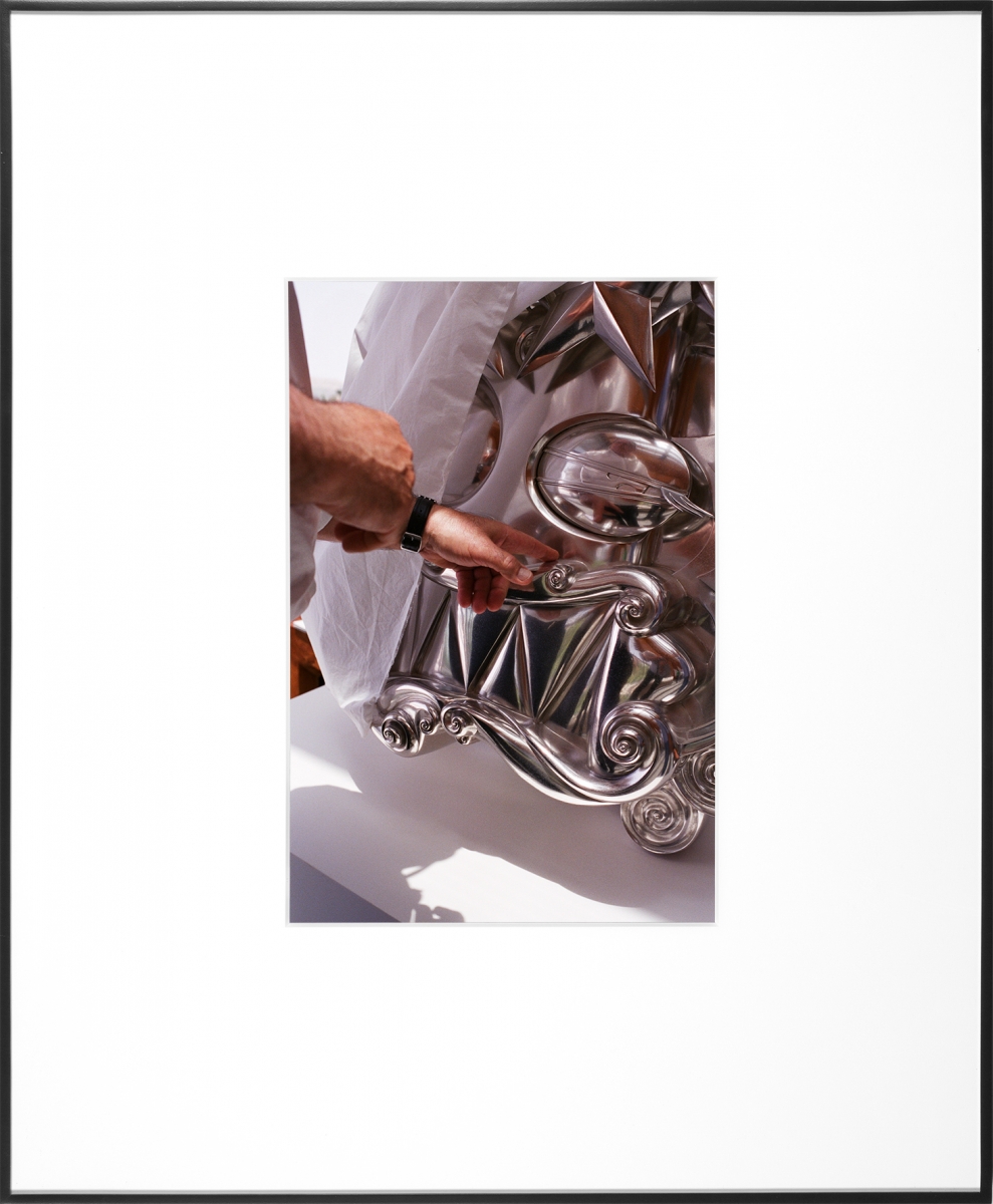 Walead Beshty - Art handling
