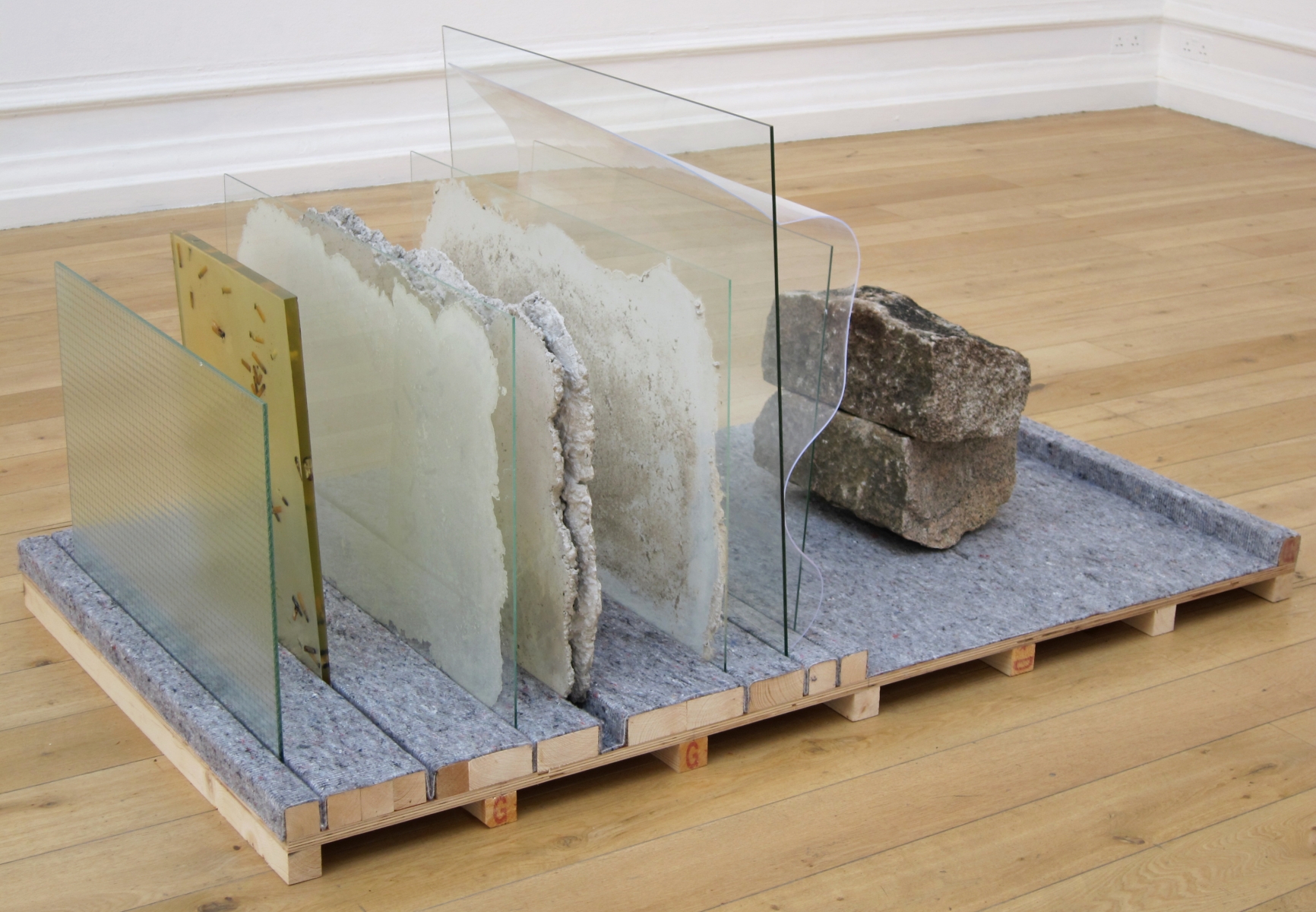 Gabriel Kuri, Installation view