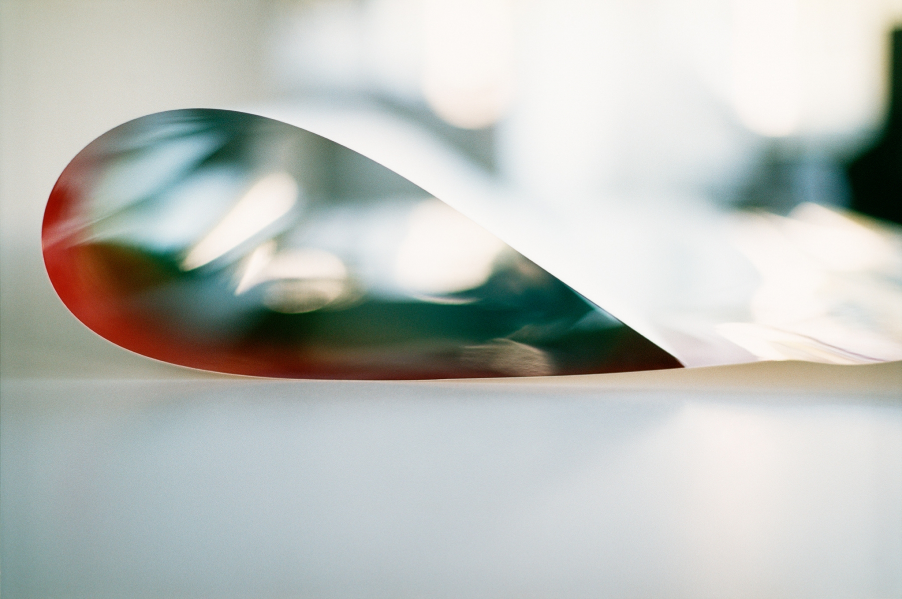 Wolfgang Tillmans, paper drop (London)