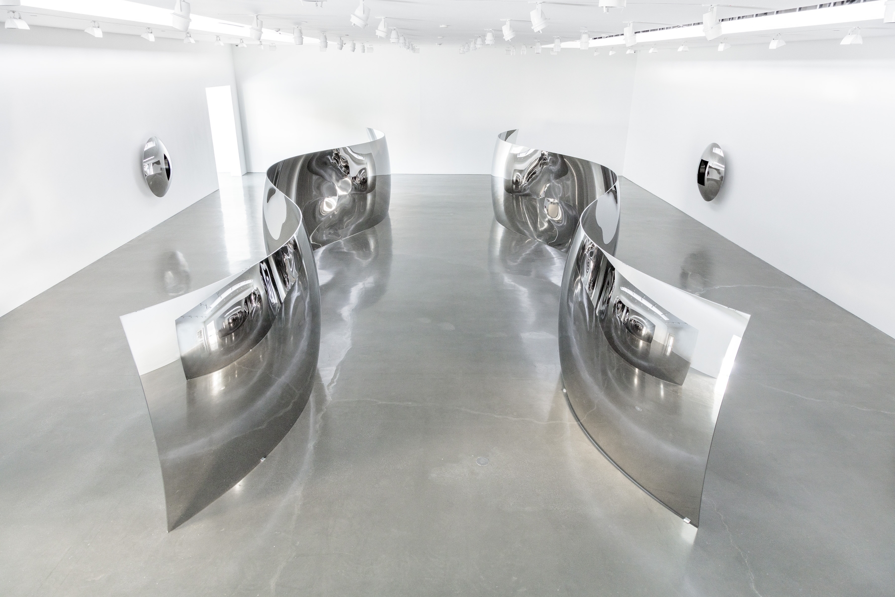 Anish Kapoor at Regen Projects