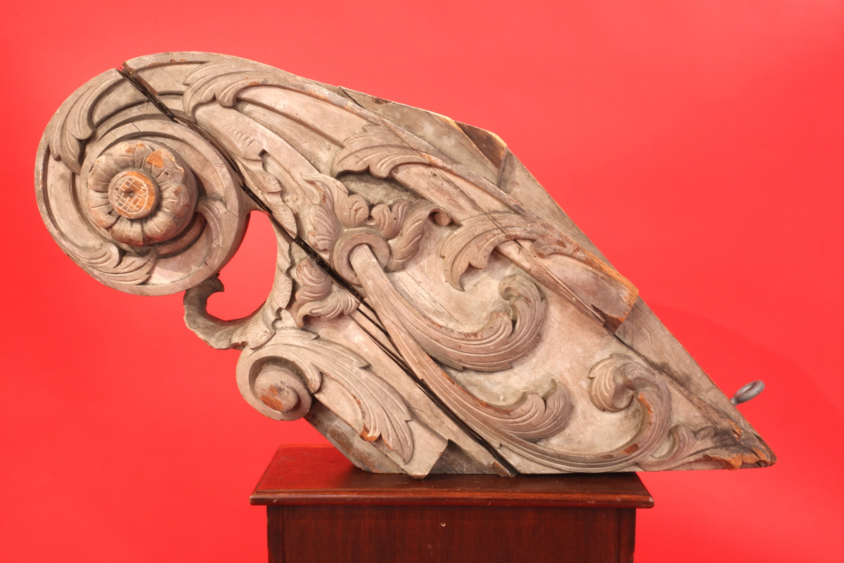 Carved Billethead with carved Acanthus Leaves Attributed to the Skillon