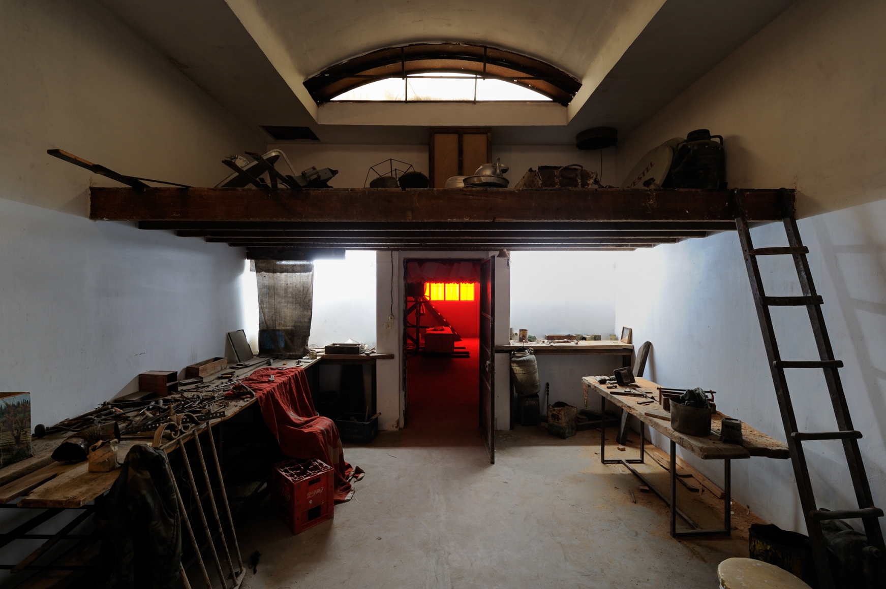 Mike Nelson, Installation view: I, Imposter