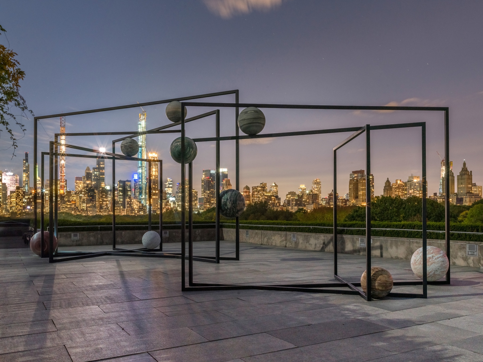 The Roof Garden Commission: Alicja Kwade, ParaPivot. Installation view, The Metropolitan Museum of Art, 2019., © Alicja Kwade, courtesy 303 Gallery, New York; KOÌNIG GALERIE, Berlin/London. Photo: Roman März