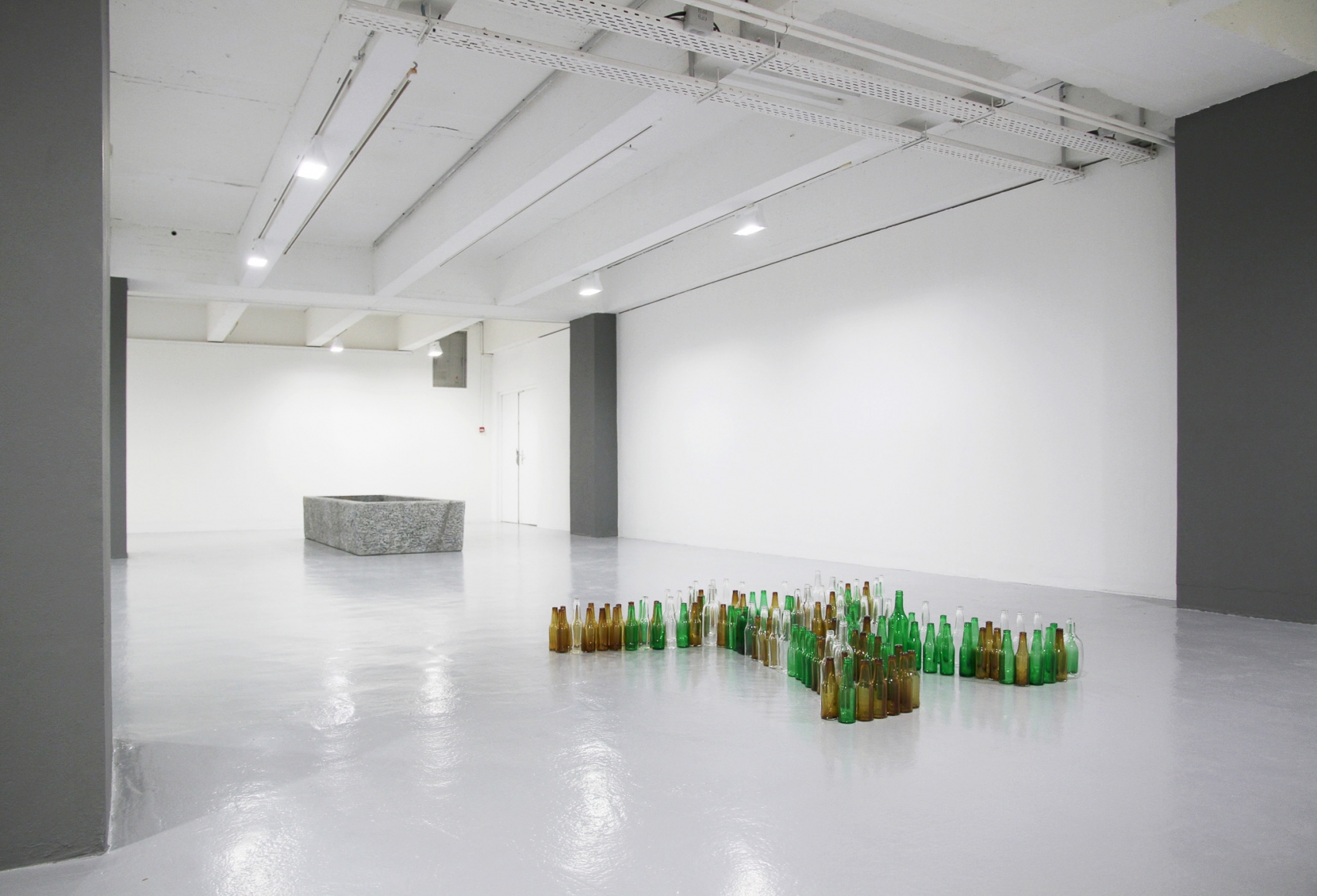 Installation view: Valentin Carron | Gioia e Polvere, in partnership with le Musée des Beaux-arts de Rennes, Galerie Art & Essai, Université Rennes 2, 2018