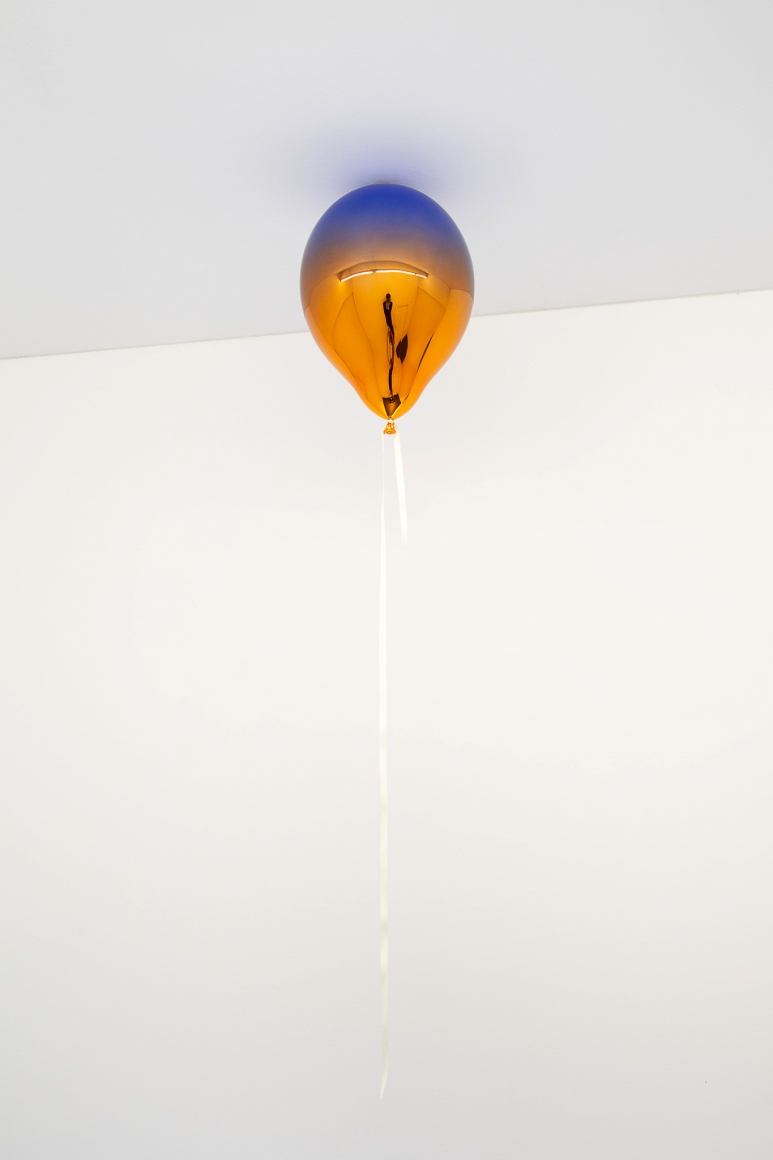 Jeppe Hein, Medium Blue and Medium Orange Mirror Balloon, 2019
