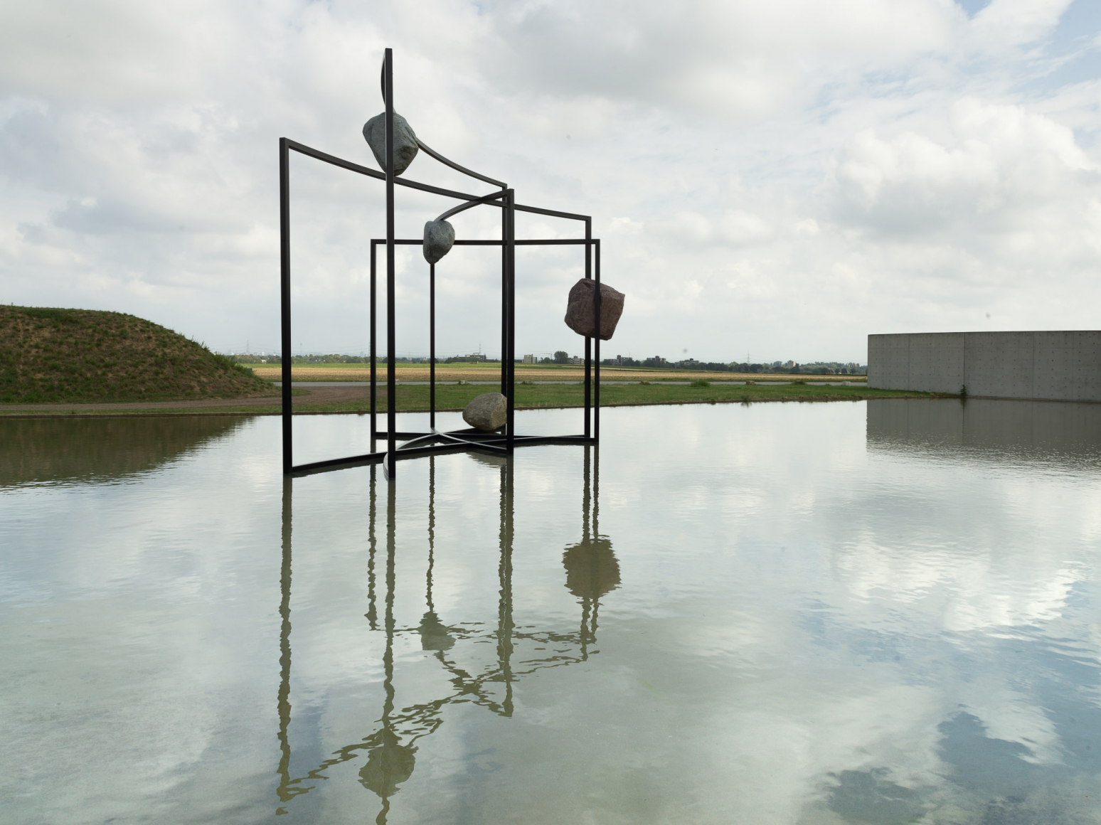 Alicja Kwade, MatterMotion, 2020, Installation view: Kausalkonsequenz, Langen Foundation, Neuss, 2020