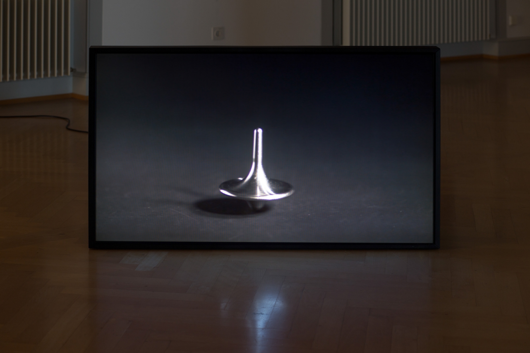 Alicja Kwade, Kreisel (Inception), 2012, Installation view: Warten Auf Gegenwart, Kunstmuseum St. Gallen, 2014