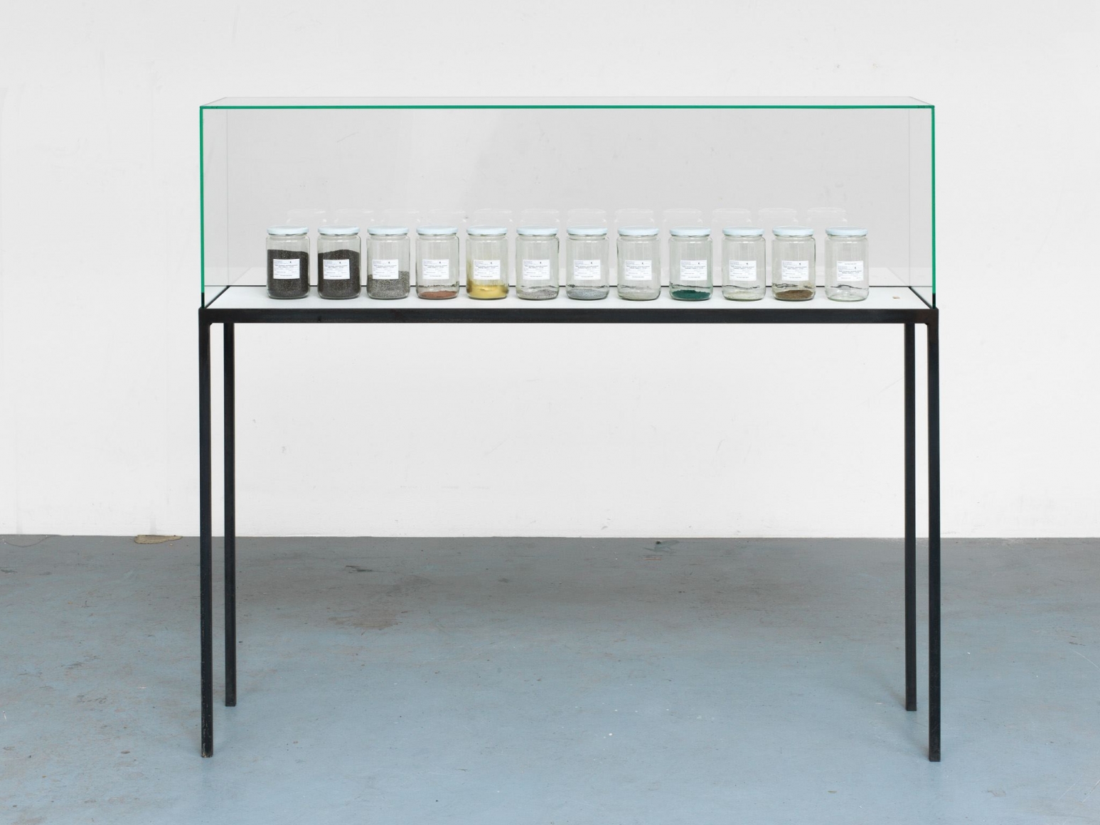 Alicja Kwade, Lampe (Kaiser-Idell), 2014