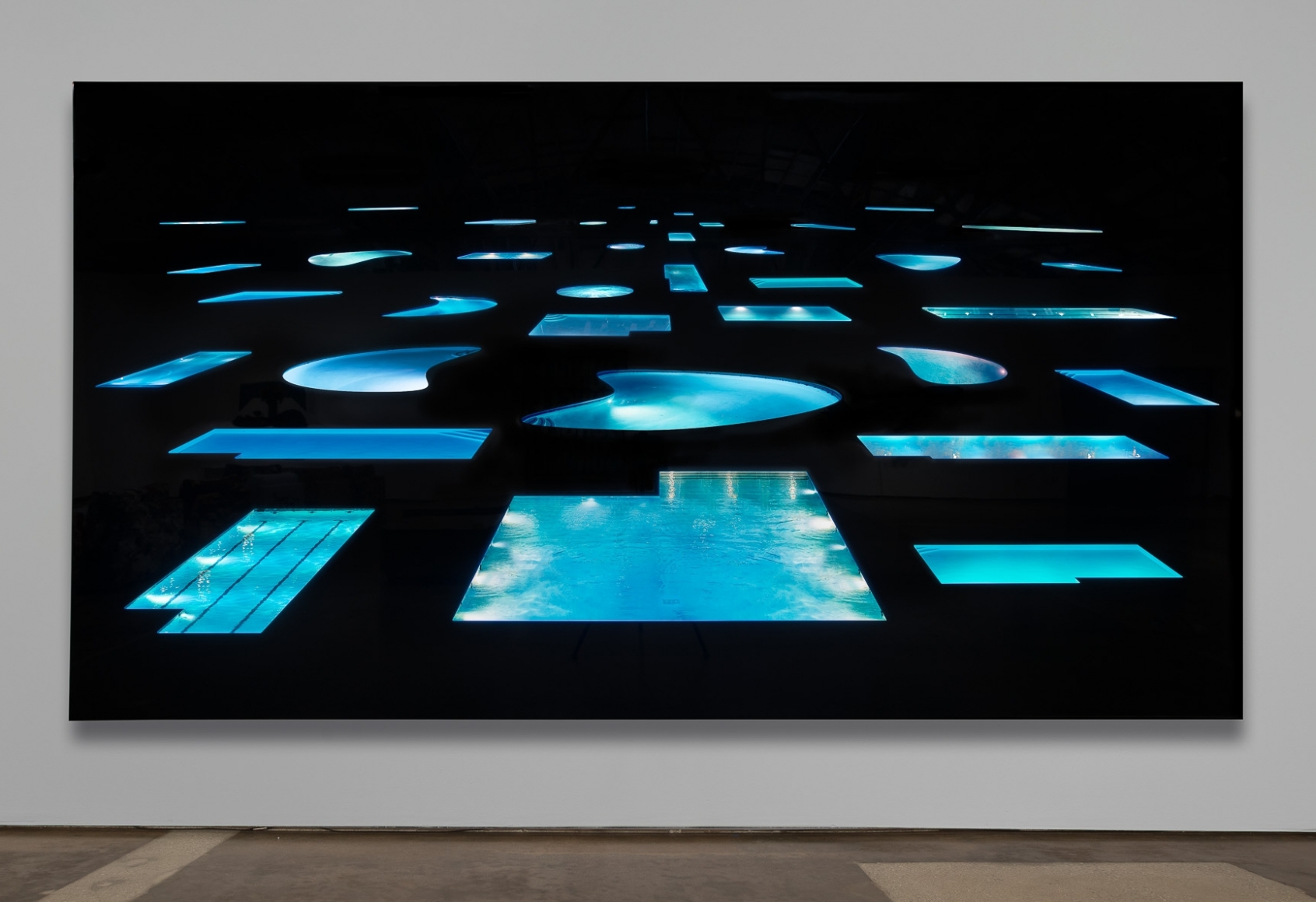 Doug Aitken, Flight Patterns, (“I began to see the country itself as a projection on air, a kind of hologram, an invisible grid of image and opinion and electronic impulse” Joan Didion), 2017