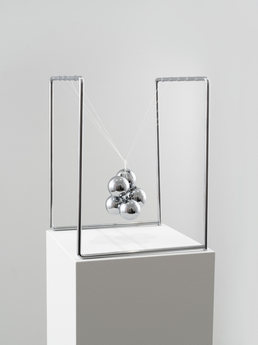 Ceal Floyer, Newton's Cradle, 2017