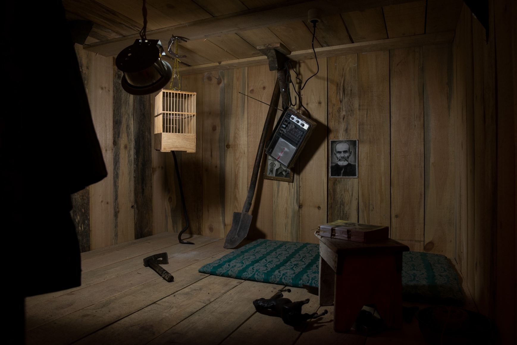 Mike Nelson, PROJEKTÖR (Gürün Han), 2019, commissioned and presented by Protocinema, Istanbul with support Henry Moore Foundation; Alserkal Arts Foundation; Galleria Franco Noero.