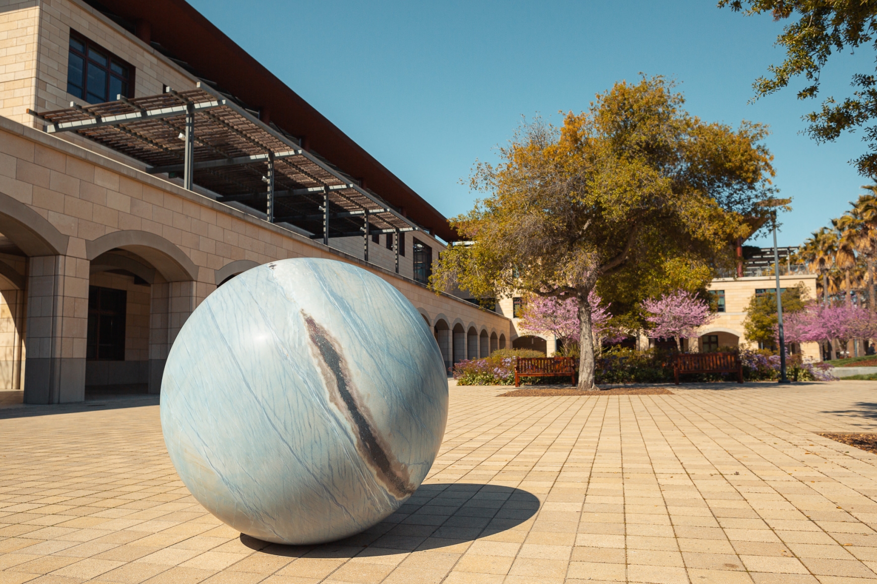 Installation view, Alicja Kwade, Pars pro Toto, Stanford University: Stanford, CA, 2021.