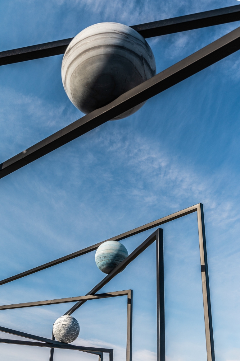 Installation view: Alicja Kwade, ParaPivot, 2019, © The Metropolitan Museum of Art, photo by Hyla Skopitz
