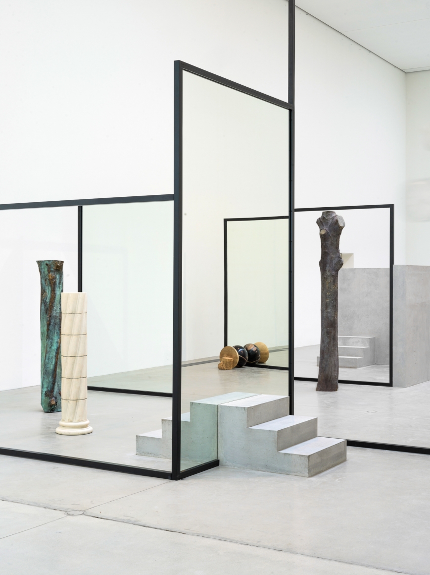 Alicja Kwade, Sub-Stance, 2019, Installation view: Kausalkonsequenz, Langen Foundation, Neuss, 2020