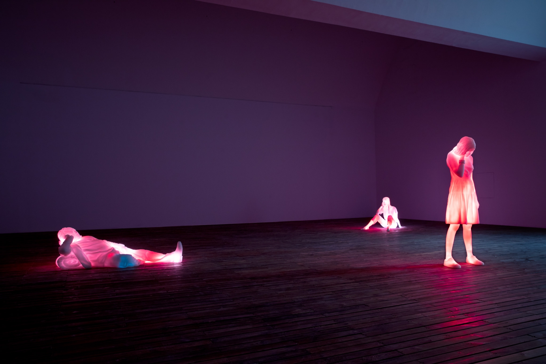 Installation view: Doug Aitken, 3 Modern Figures (don't forget to breathe), Faurschou Foundation Beijing, China, 2019, Photo: Conner MacPhee