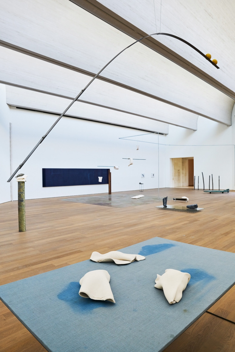 Installatation view: Katinka Bock - Smog / Tomorrow’s Sculpture, Mudam Luxembourg, 2018, Photo: Johannes Schwartz