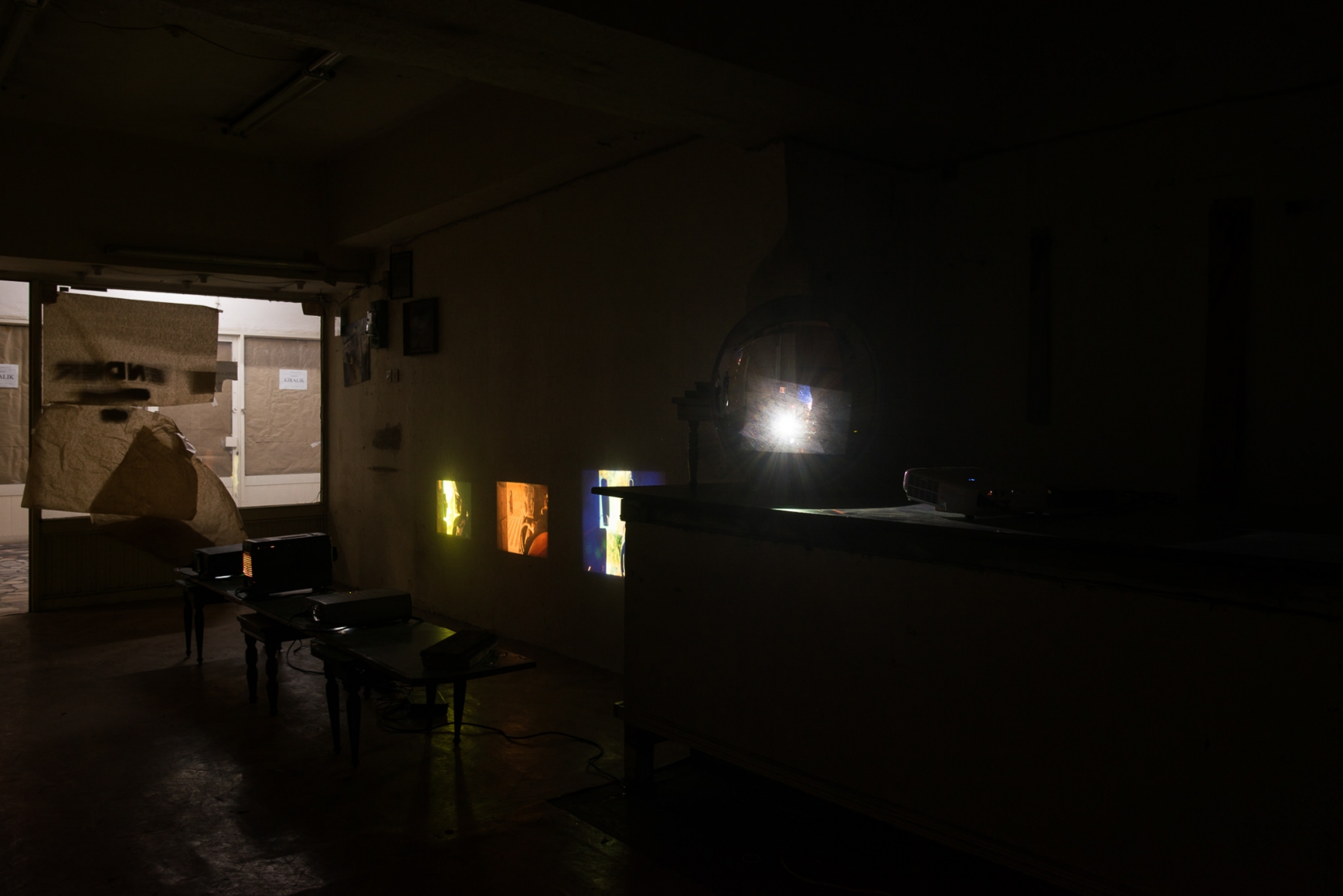 Mike Nelson, PROJEKTÖR (Gürün Han), 2019, commissioned and presented by Protocinema, Istanbul with support Henry Moore Foundation; Alserkal Arts Foundation; Galleria Franco Noero.