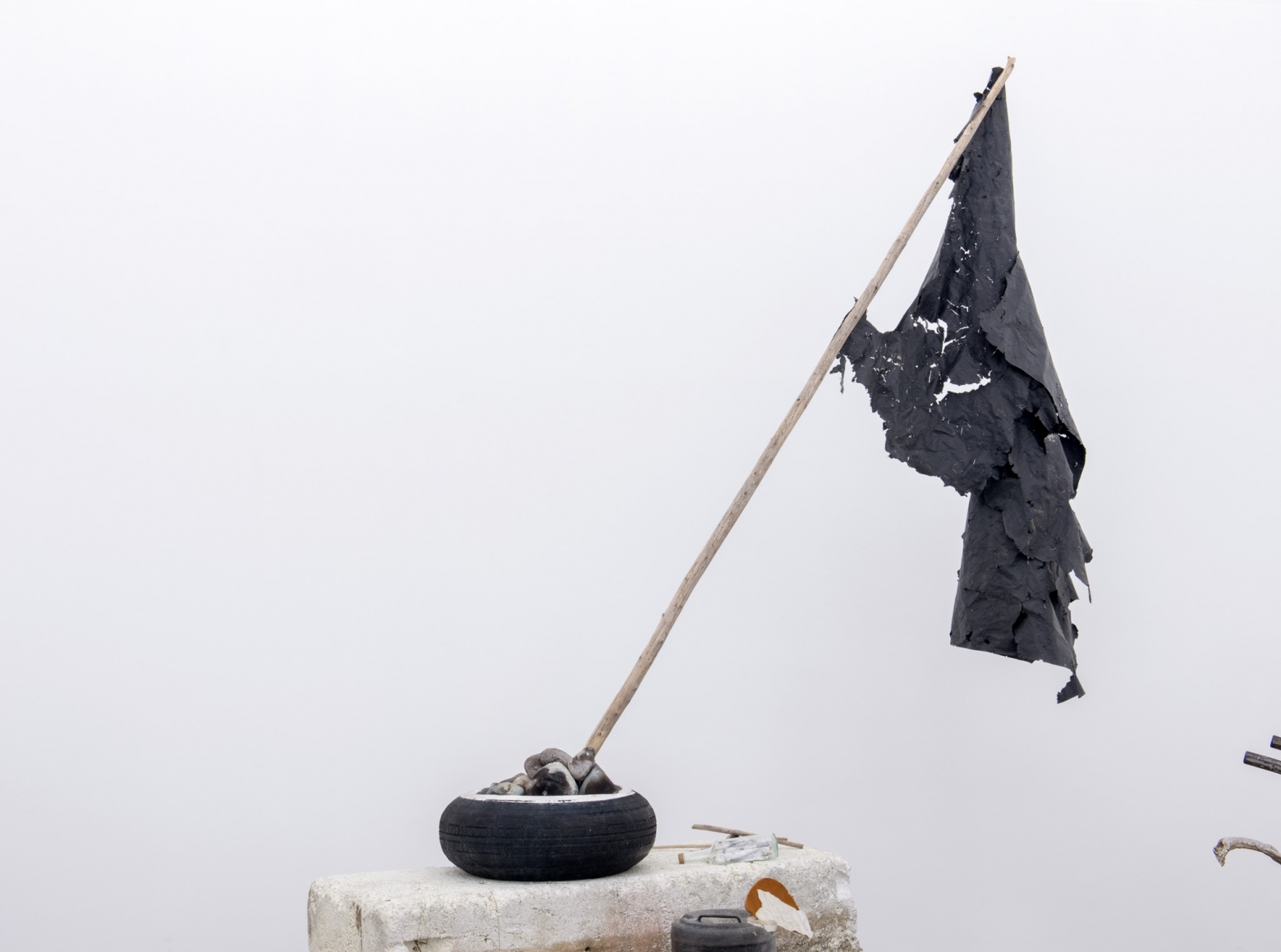 Mike Nelson, Gang of Seven, 2013