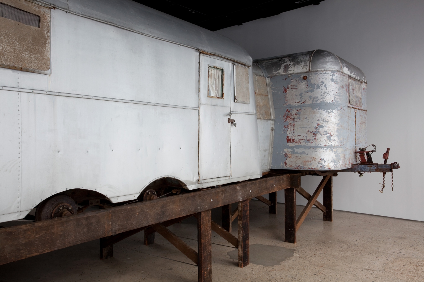 Mike Nelson, Quiver of Arrows, Installation at 303 Gallery, New York, 2010
