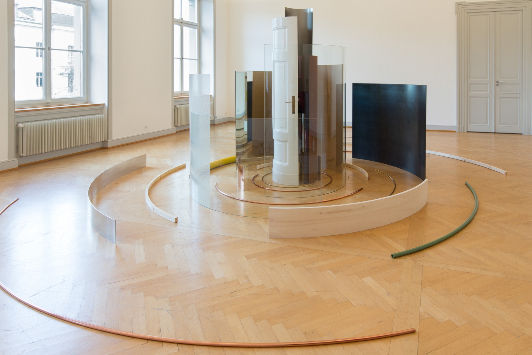 Alicja Kwade, Saga (Spira mirabilis), 2013, Installation view: Warten Auf Gegenwart, Kunstmuseum St. Gallen, 2014