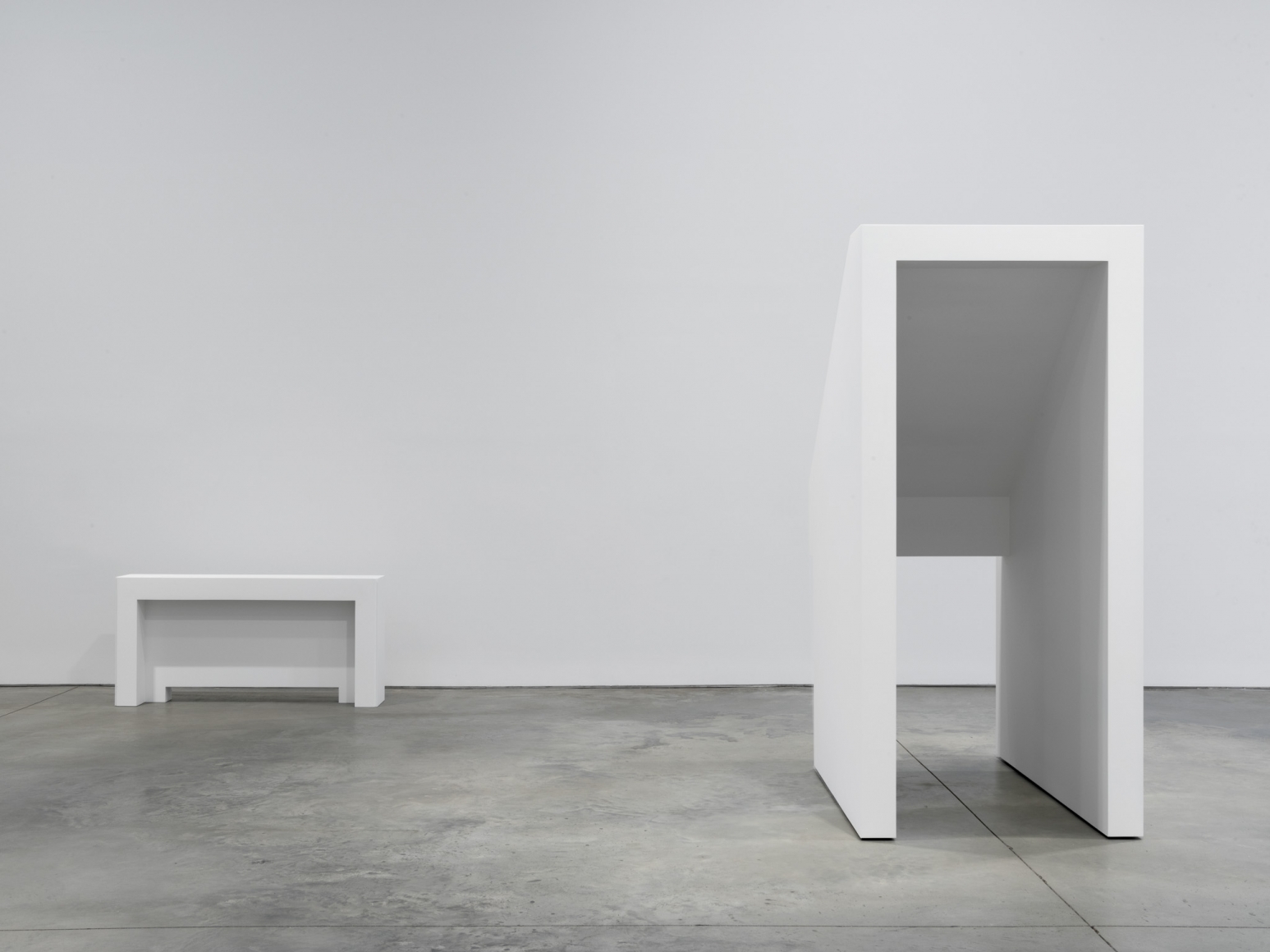 Jacob Kassay, Installation view: H-L, 303 Gallery, 2016