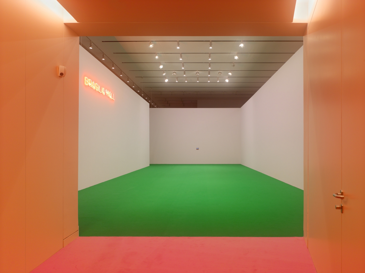 Dominique Gonzalez-Foerster, Brasilia Hall, 1998/2000