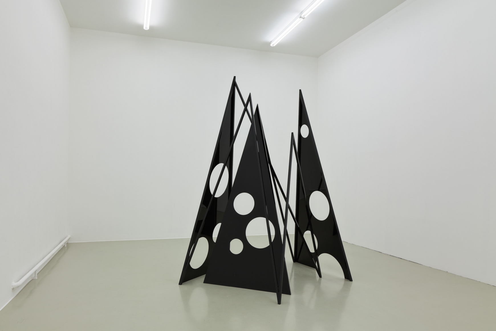 Eva Rothschild, Installation view: Hot Touch, Kunstverein Hannover, 2011
