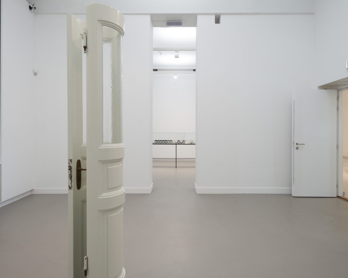 Alicja Kwade, Eadem Mutata Resurgo, 2013