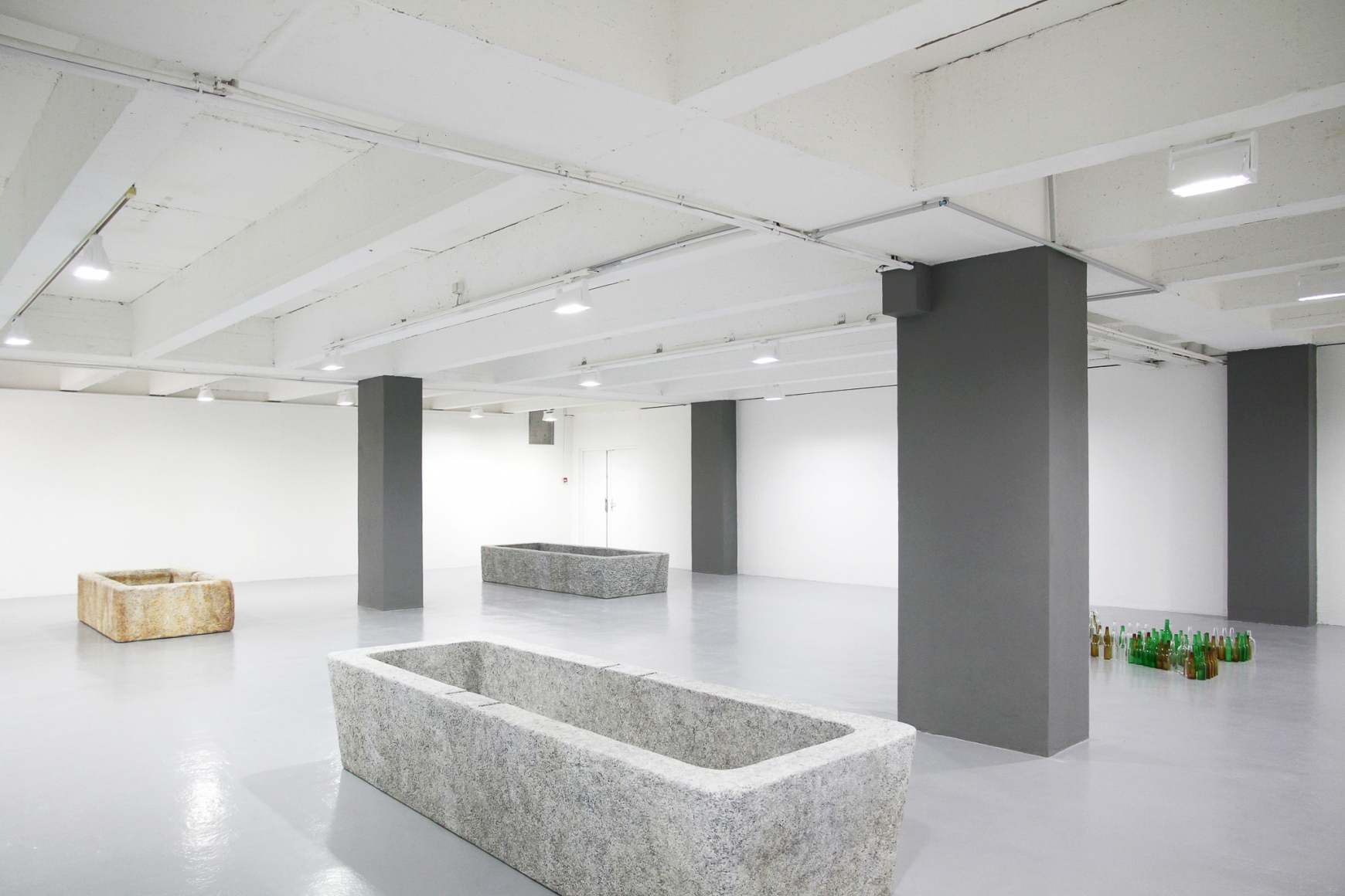 Installation view: Valentin Carron | Gioia e Polvere, in partnership with le Musée des Beaux-arts de Rennes, Galerie Art & Essai, Université Rennes 2, 2018