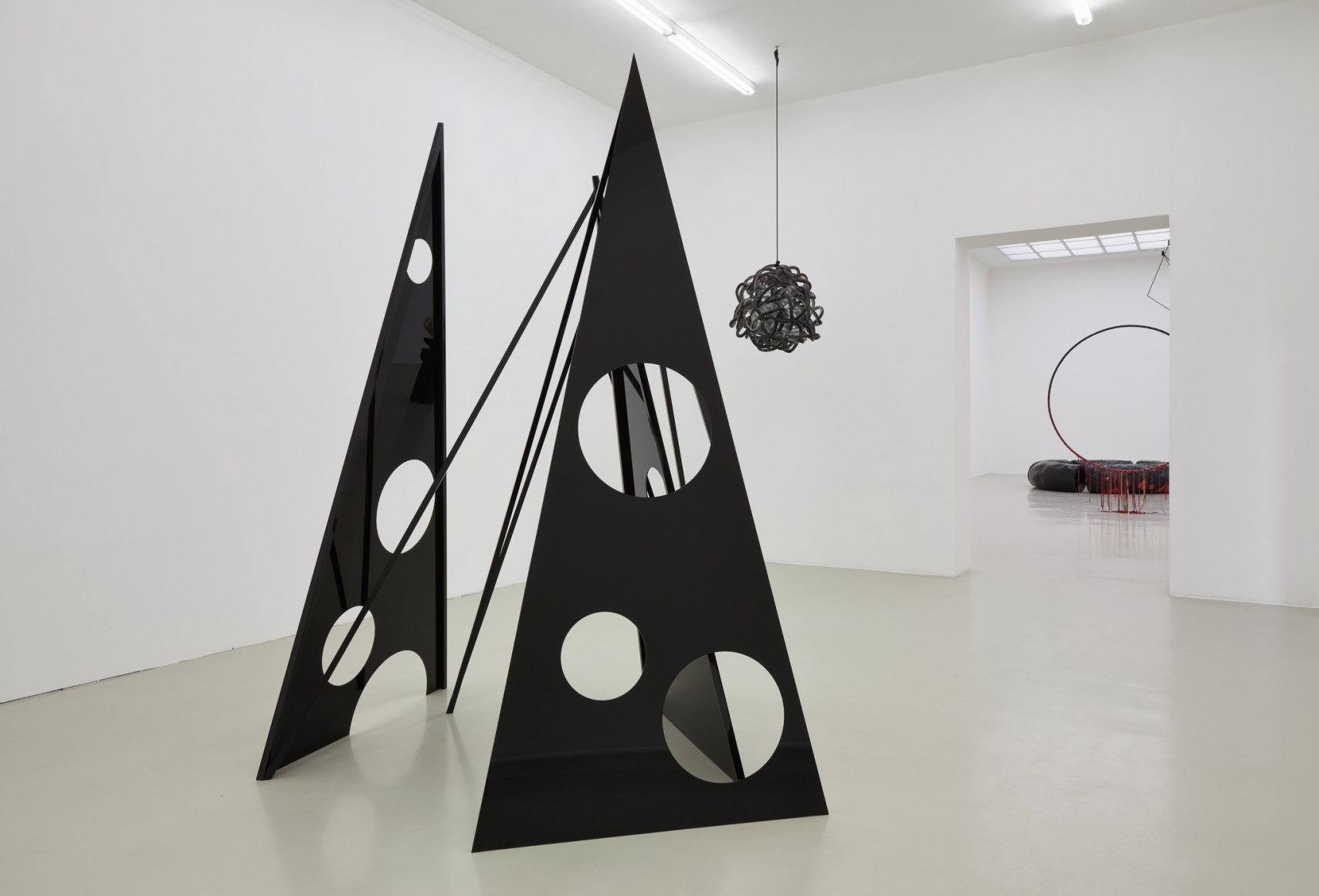 Eva Rothschild, Installation view: Hot Touch, Kunstverein Hannover, 2011