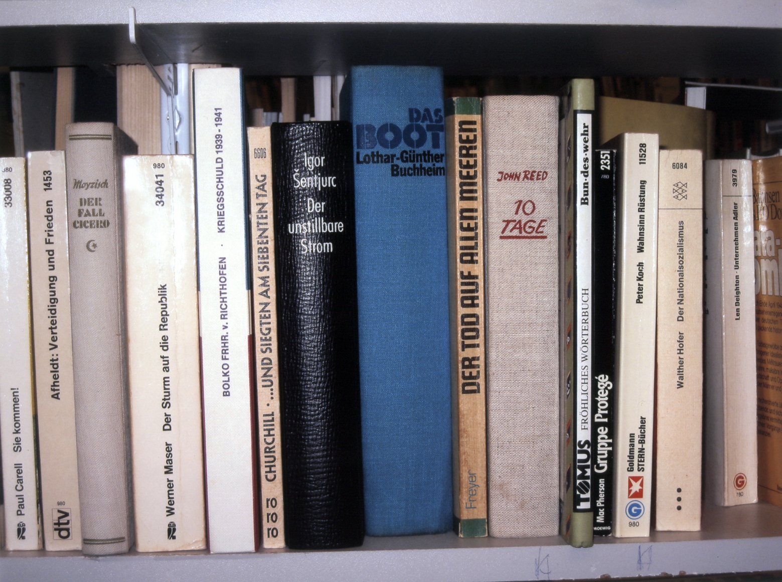 Collier Schorr, War Books