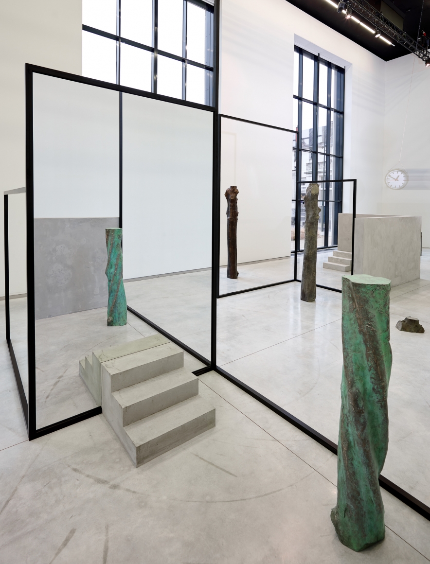 Installation view: Alicja Kwade,The Resting Thought, Centre De Création Contemporaine Olivier Debré, Tours, 2019, Photo: François Fernandez