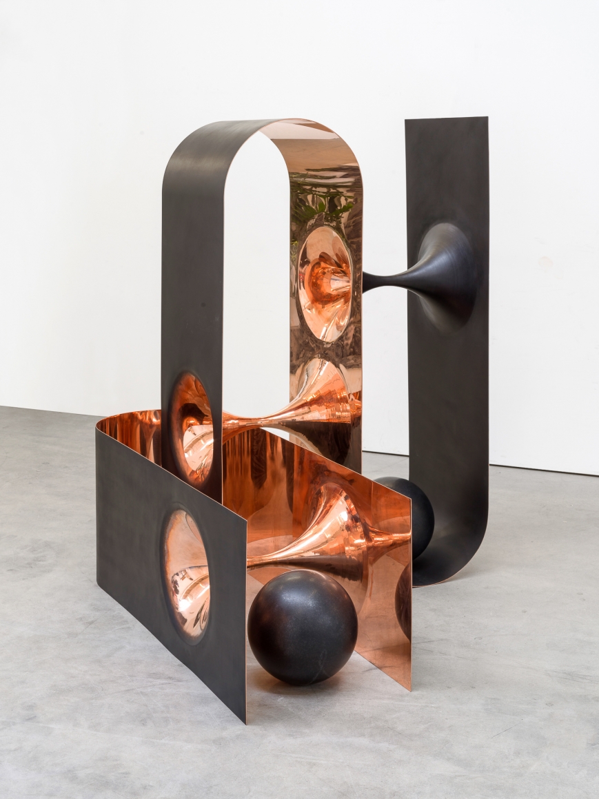 Alicja Kwade, Not yet titled (Doppelwurmloch), 2019