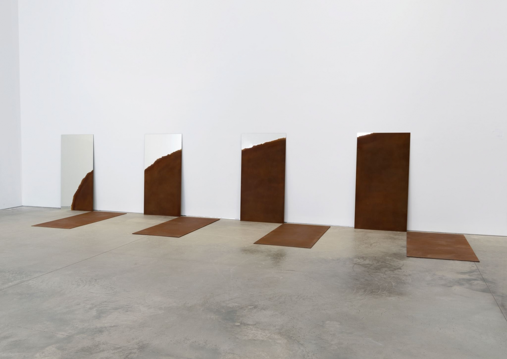 Alicja Kwade, Incident (Trait Transference), 2016