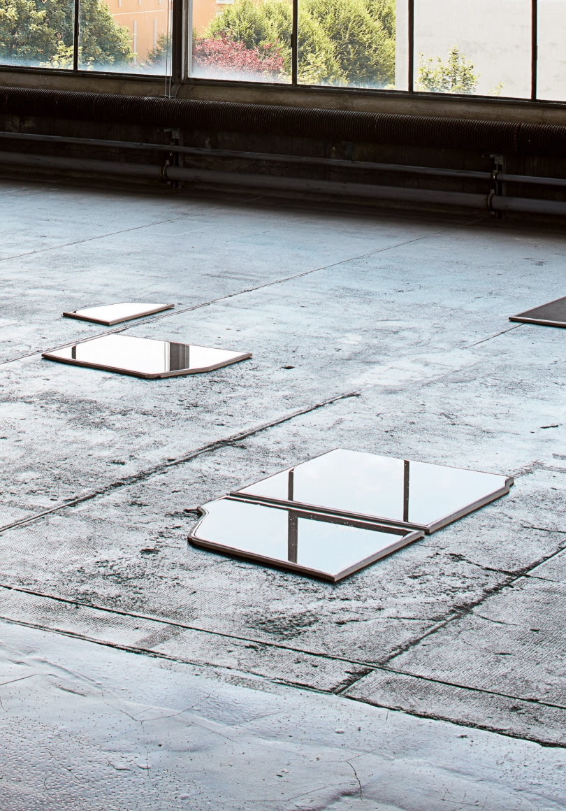 Nina Canell, Installation view: Dolphin Dandelion, Le Crédac, Paris Ivry-sur-Seine, 2017