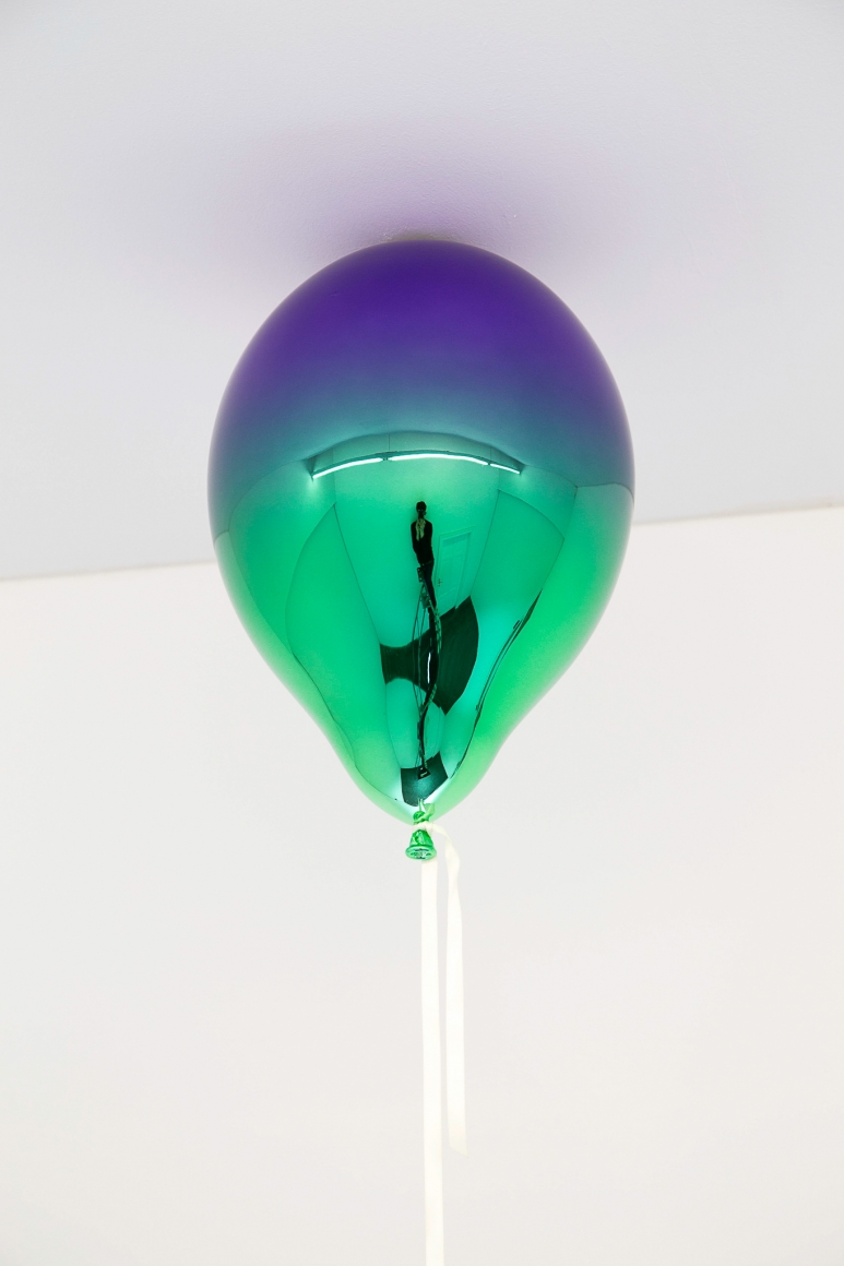 Jeppe Hein, Dark Purple and Medium Green Mirror Balloon, 2019