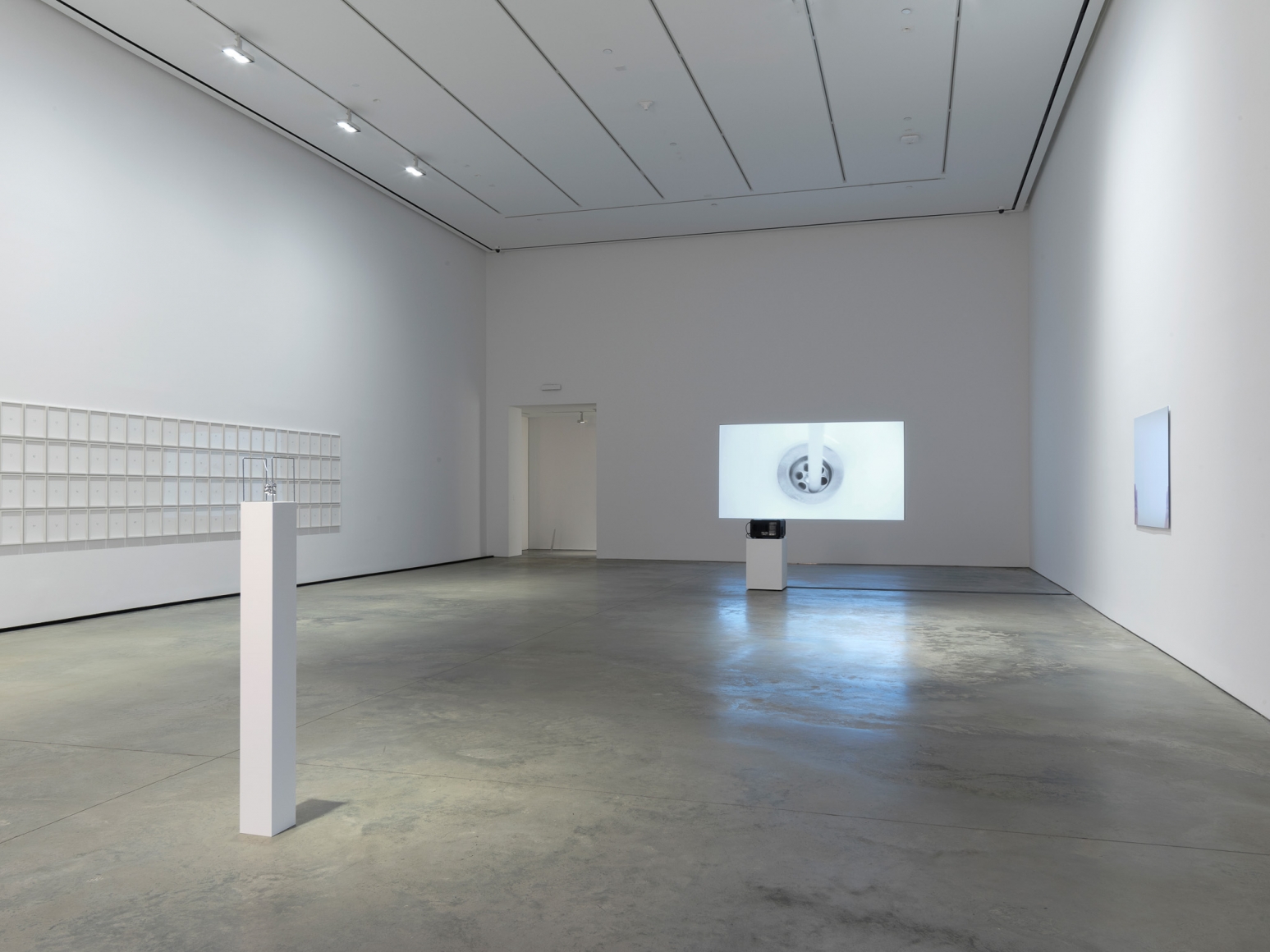 Ceal Floyer, Installation view: 303 Gallery, 2017