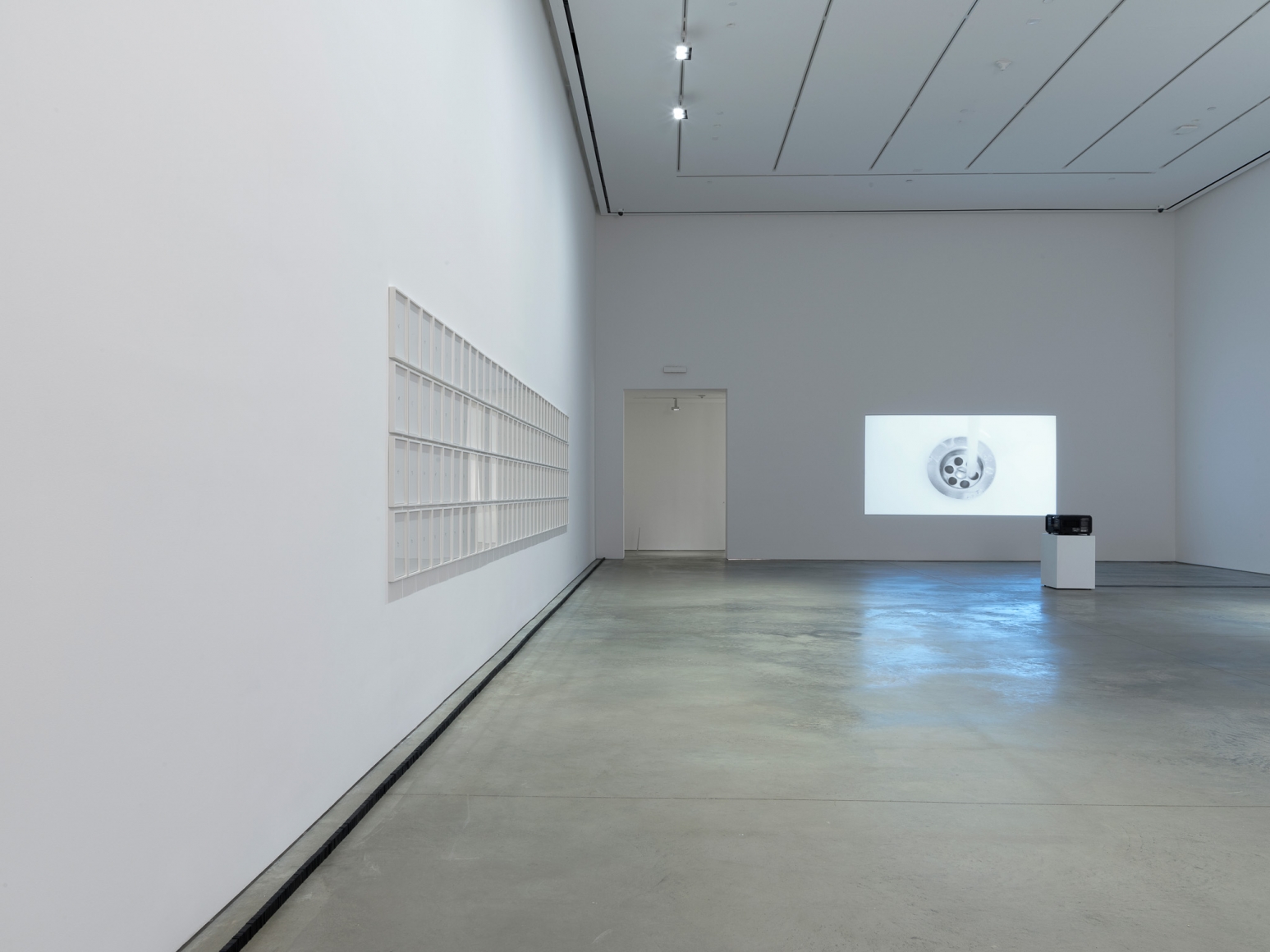 Ceal Floyer, Installation view: 303 Gallery, 2017