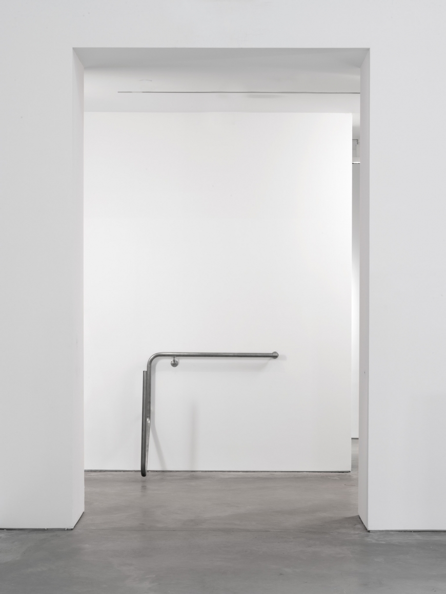 Jacob Kassay, Installation view: H-L, 303 Gallery, 2016