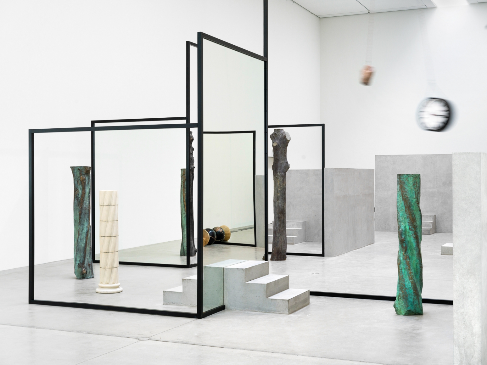 Alicja Kwade, Installation view: Kausalkonsequenz, Langen Foundation, Neuss, 2020