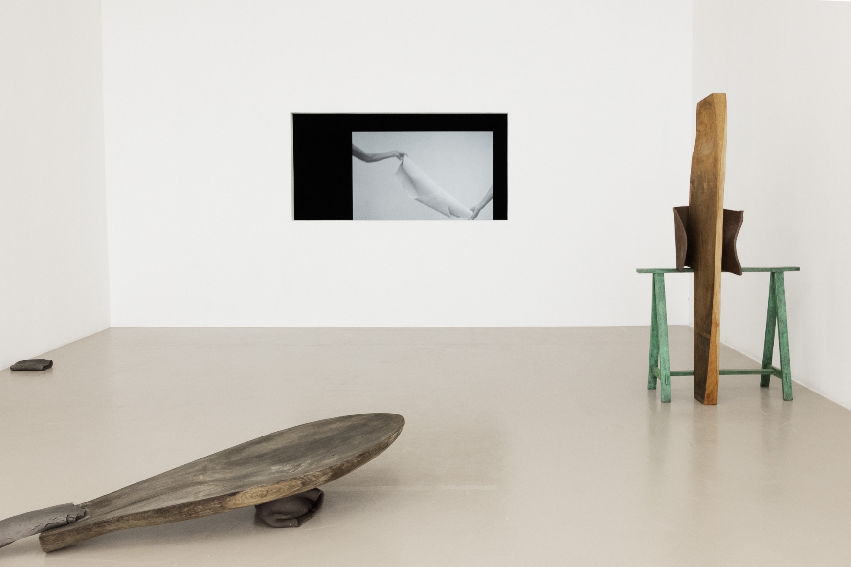Installation view: Katinka Bock - Radio / Tomorrow’s Sculpture