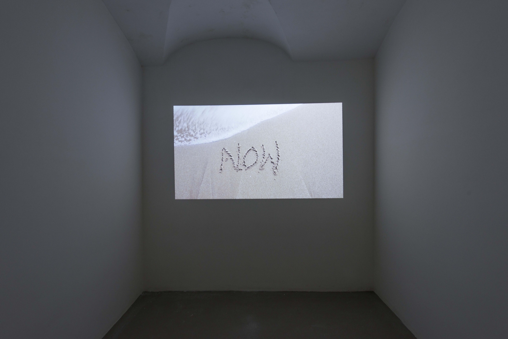 Sam Falls, Exhibition view: Fondazione Giulinai, Rome, 2015. Photo: Giorgio Benni