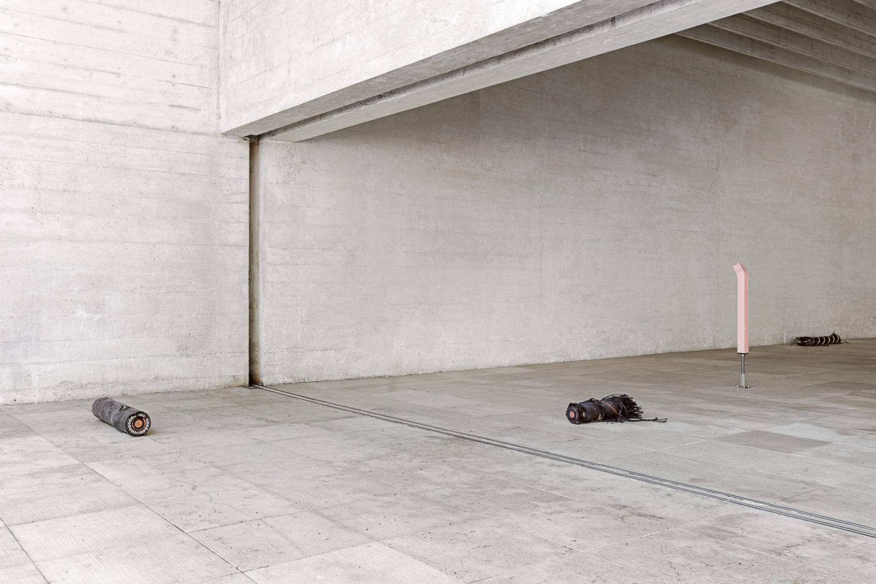 Nina Canell, Installation view: 57th Venice Biennale, 2017, Photo: Andrea Rossetti