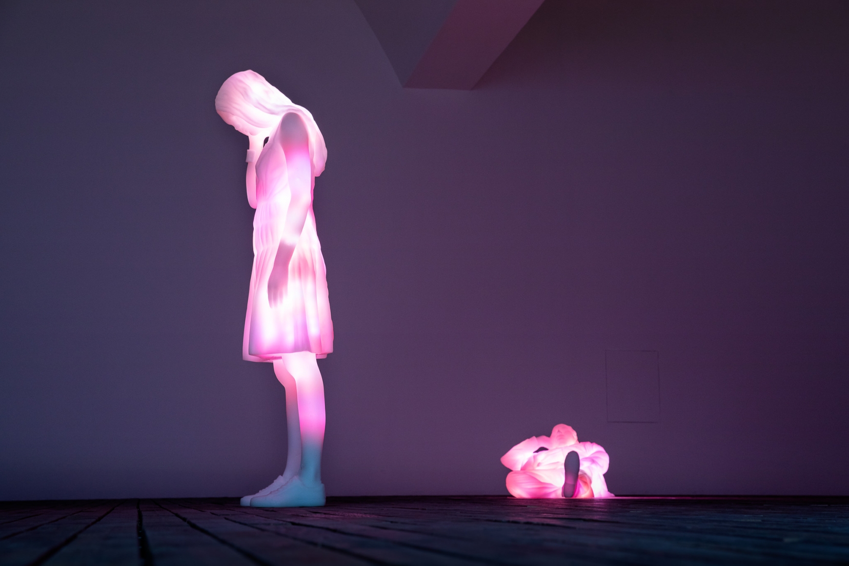 Installation view: Doug Aitken, 3 Modern Figures (don't forget to breathe), Faurschou Foundation Beijing, China, 2019, Photo: Conner MacPhee