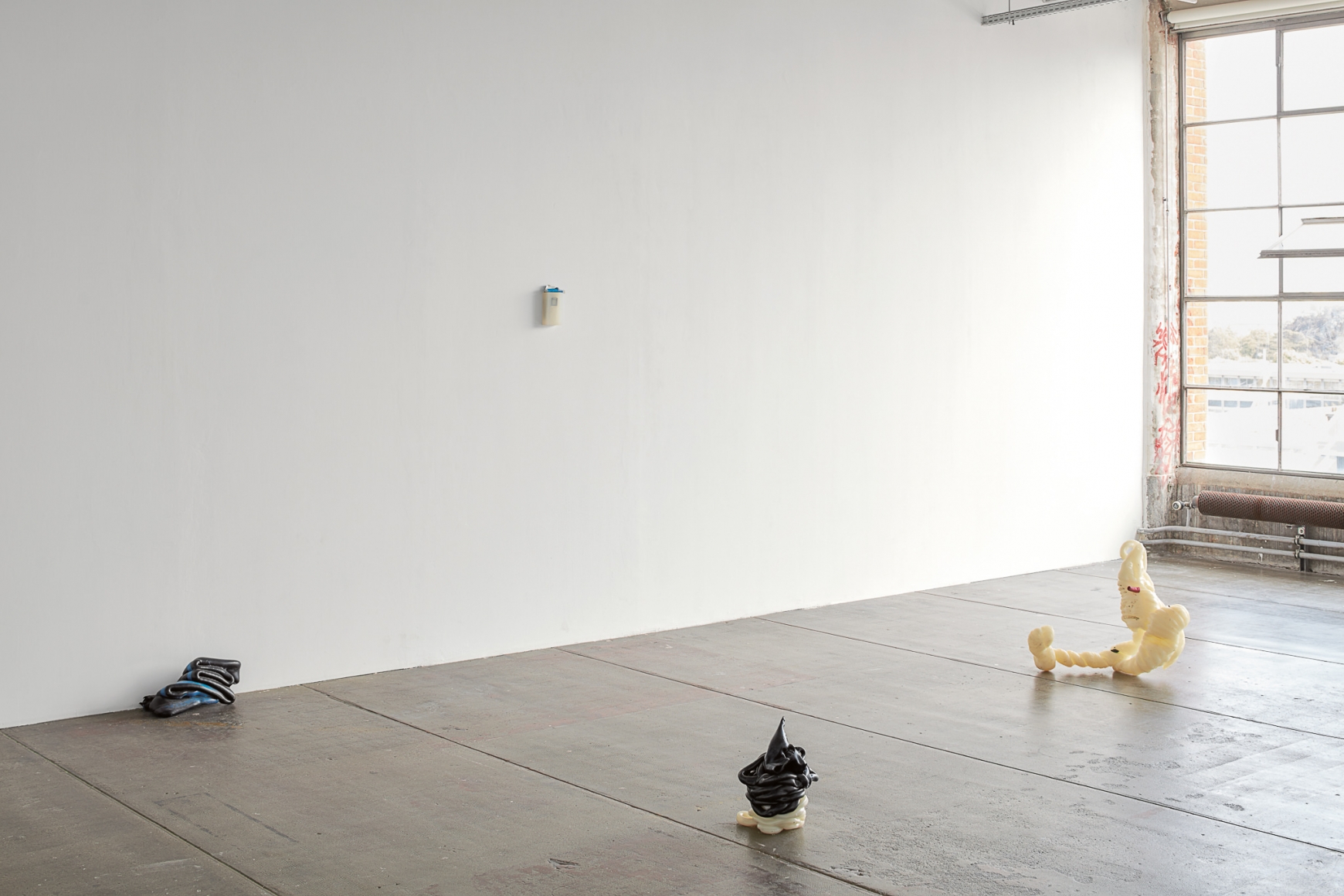 Nina Canell, Installation view: Dolphin Dandelion, Le Crédac, Paris Ivry-sur-Seine, 2017